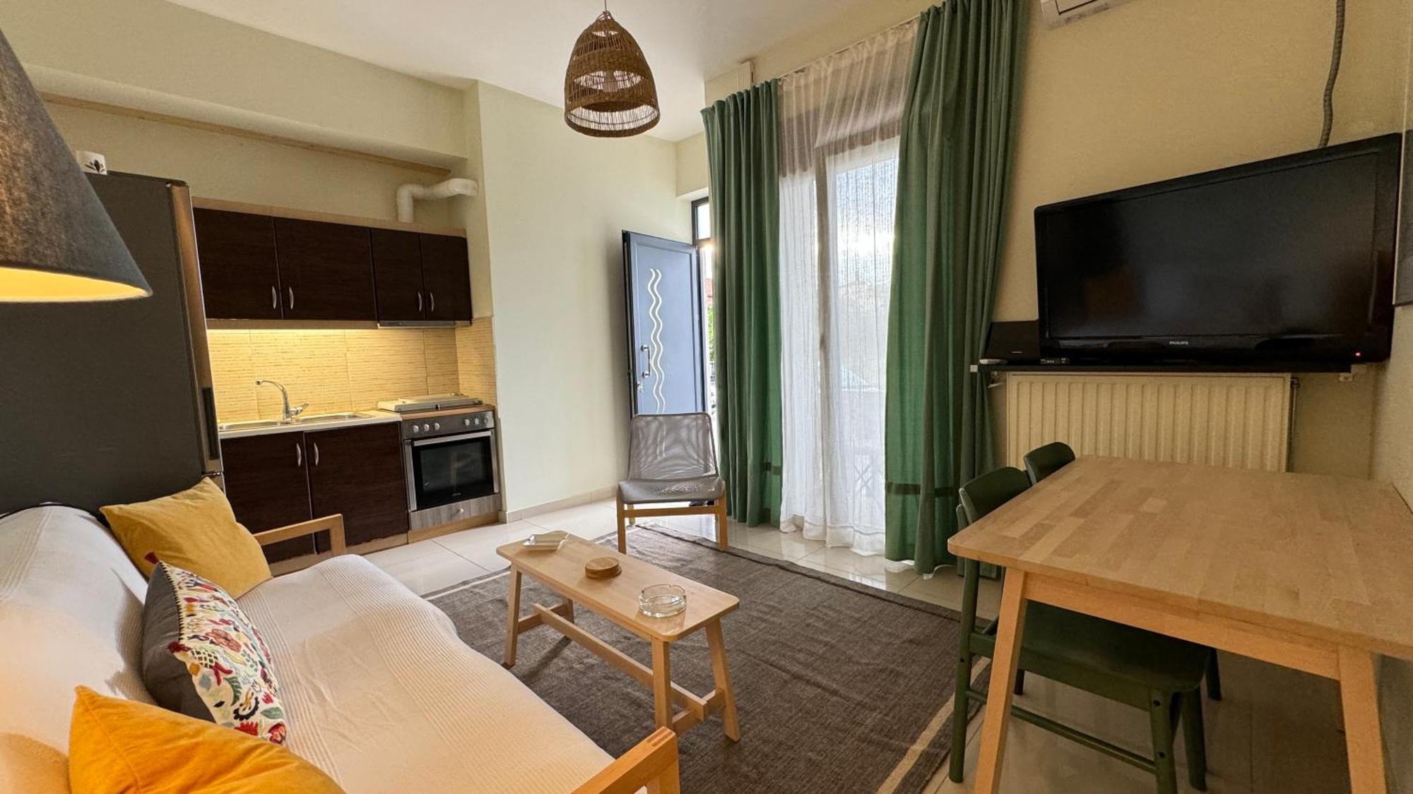 100 Meters From The Sea Apartment Ксилокастрон Екстериор снимка