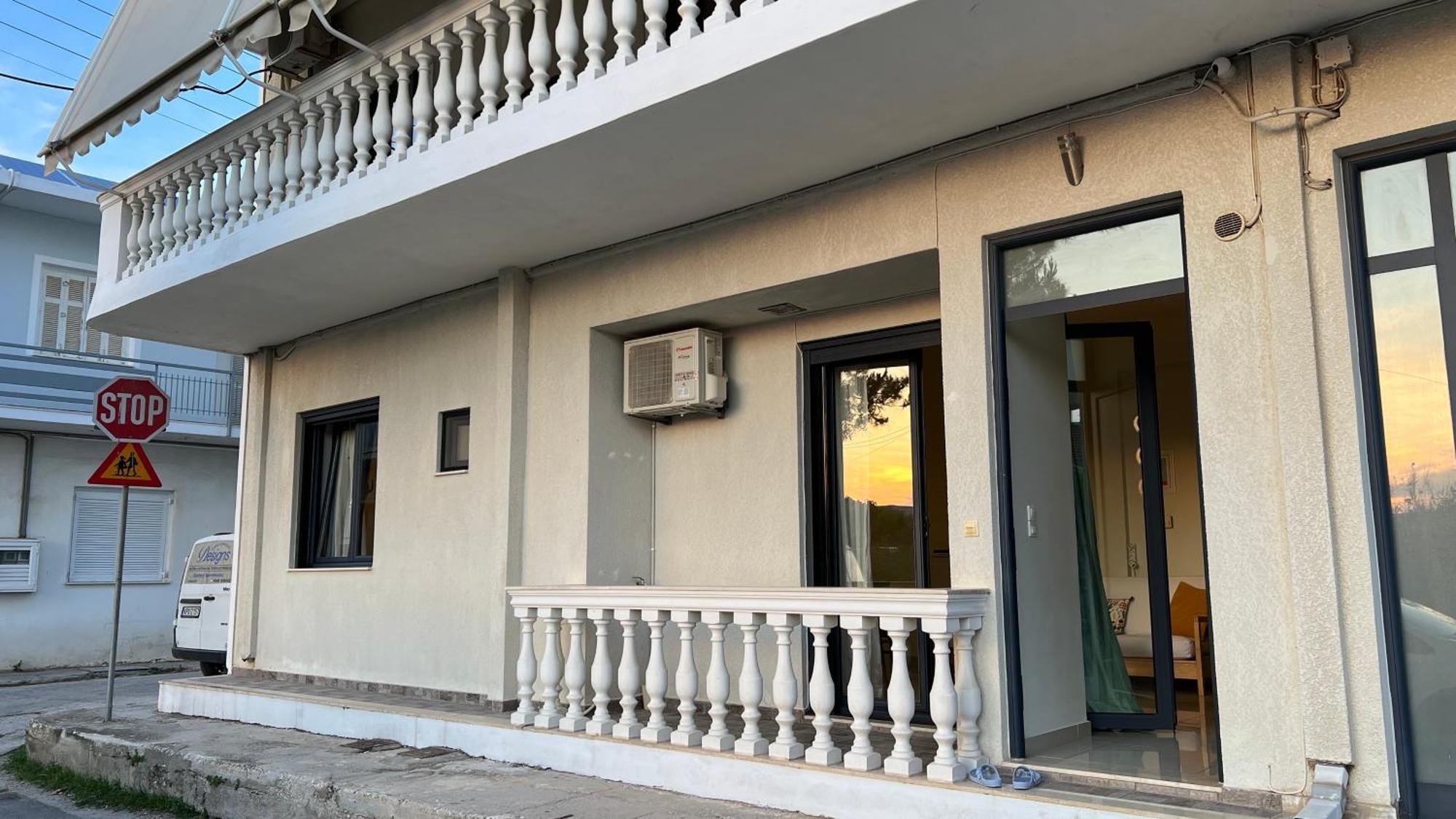 100 Meters From The Sea Apartment Ксилокастрон Екстериор снимка
